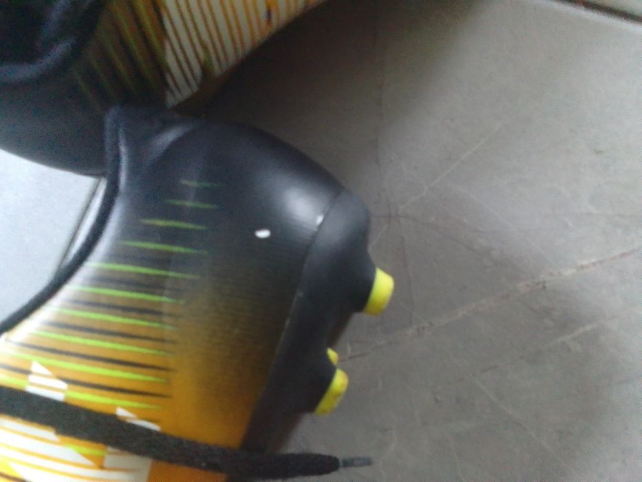 Buty do piłki nożnej r. 38.5