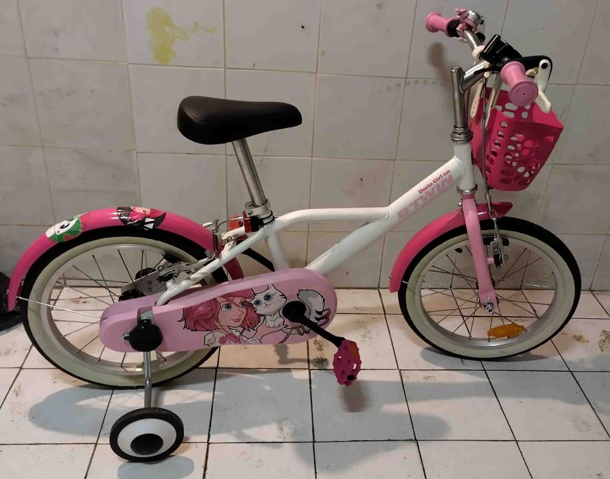 Bicicleta BTWIN Docto Girl 500 com rodas de iniciação