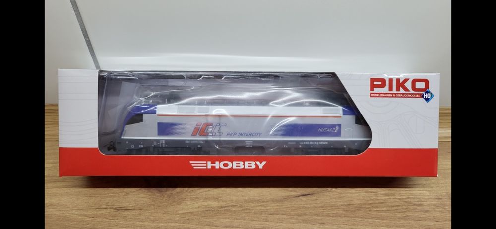 PIKO lokomotywa elektryczna HUSARZ taurus PKP ic H0 PluX22 piękna NOWA