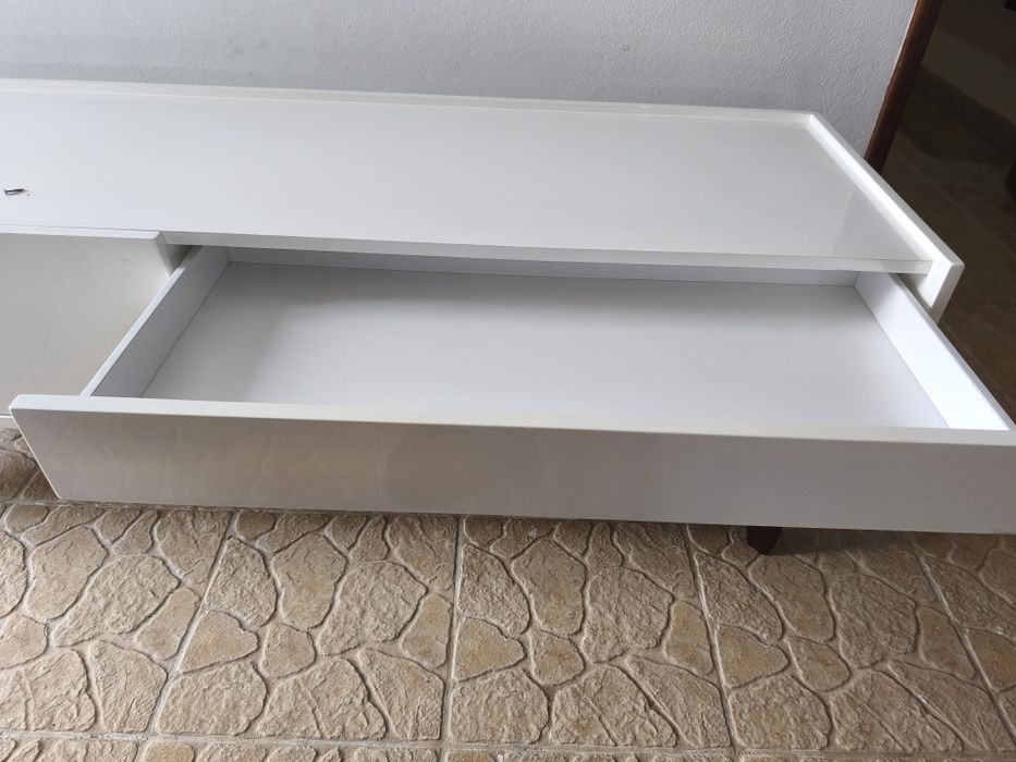 Móvel de sala branco