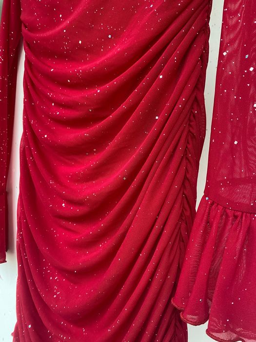 Неймовірна вечірня сукня