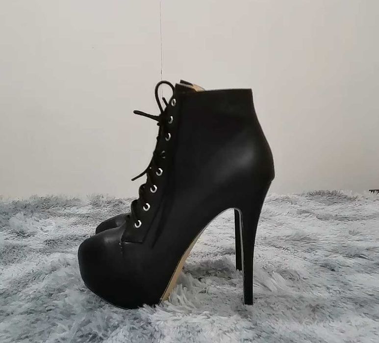 Wiązane botki obcas 14 cm