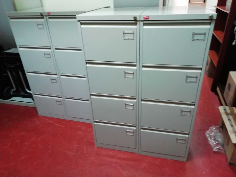 Dois (2) Armários de Arquivo com 4 Gavetas, Cinzentos