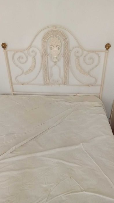 Cama casal de ferro antiga