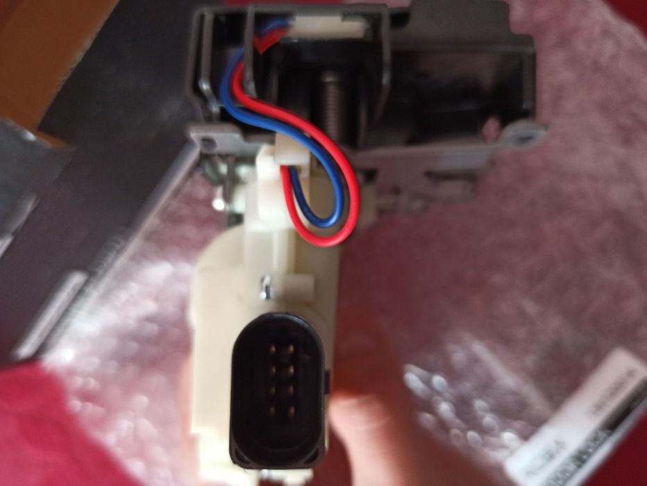 NOVA Fechadura VW da porta direita frente