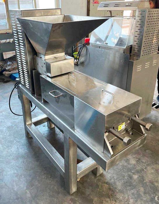 Промисловий прес для соку з овочів, фруктів, ягід та харчових відходів