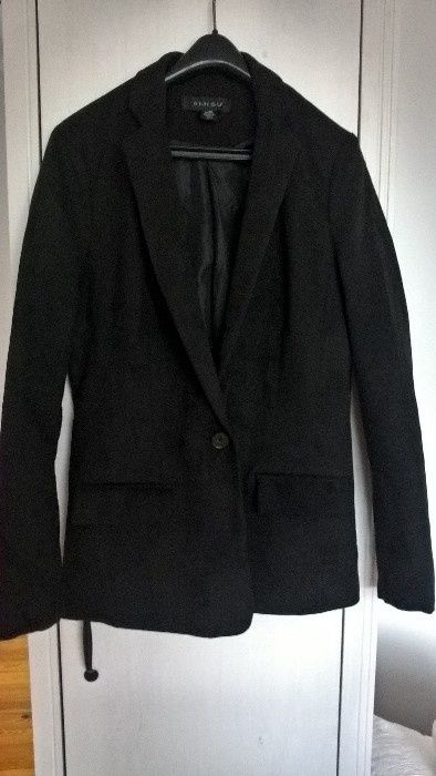 Długa zamszowa marynarka czarna z kiszeniami Amisu r. S