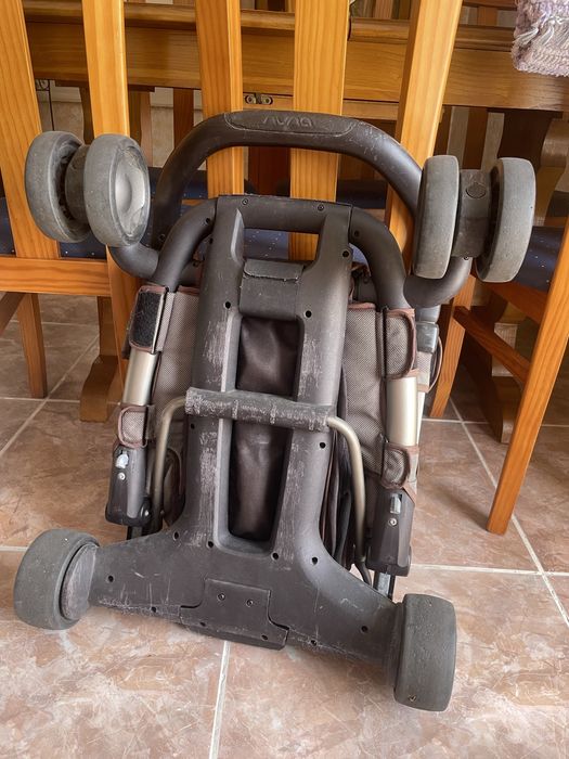 Carrinho bebe nuna passeio