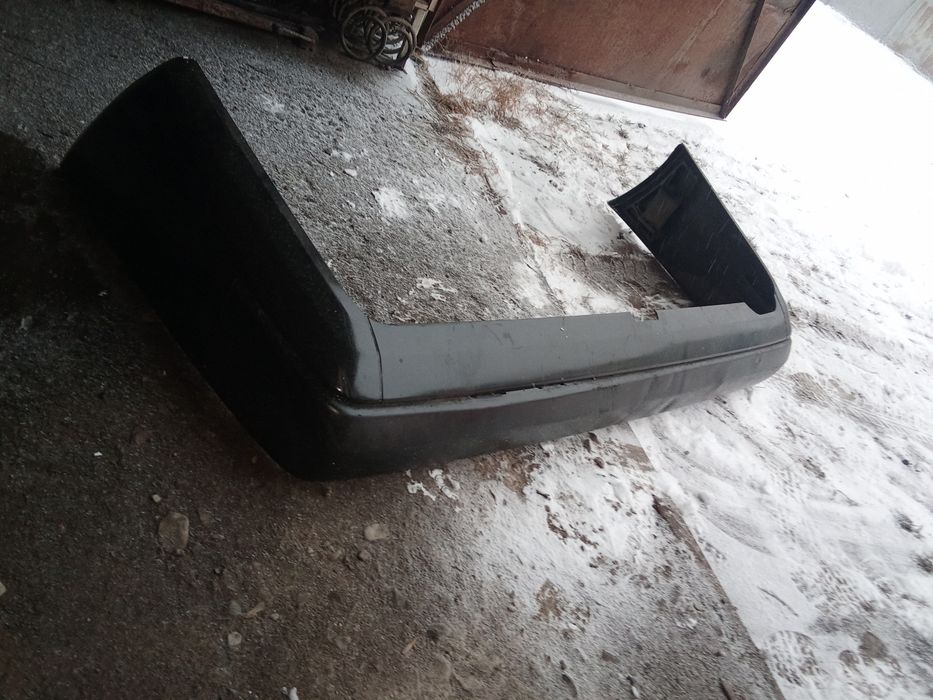 Продам бампер задній мерседес 124
