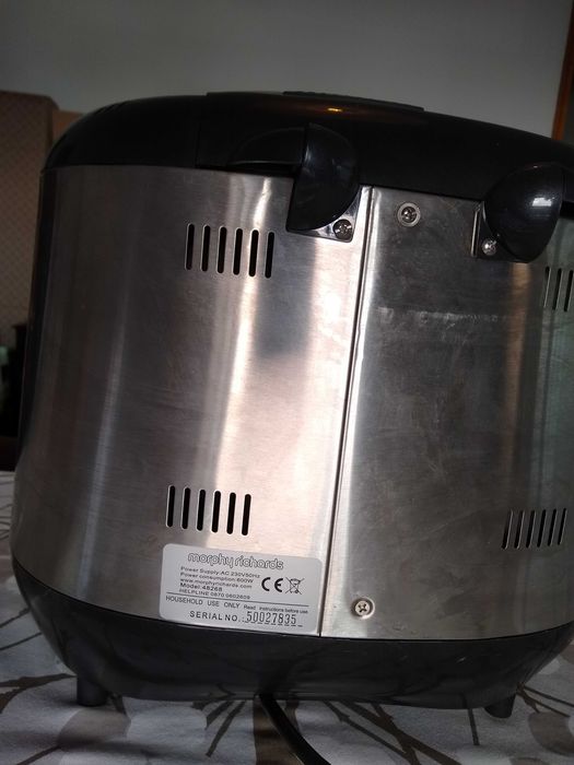 Máquina de pão Morphy Richards inox completa