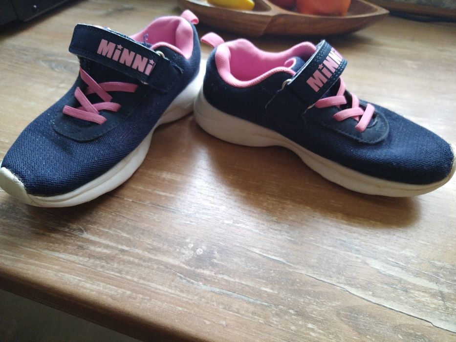 Продам взутя для дівчинки.