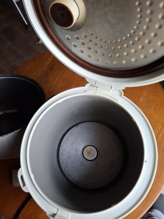 Мультиварка б.у . рабочая