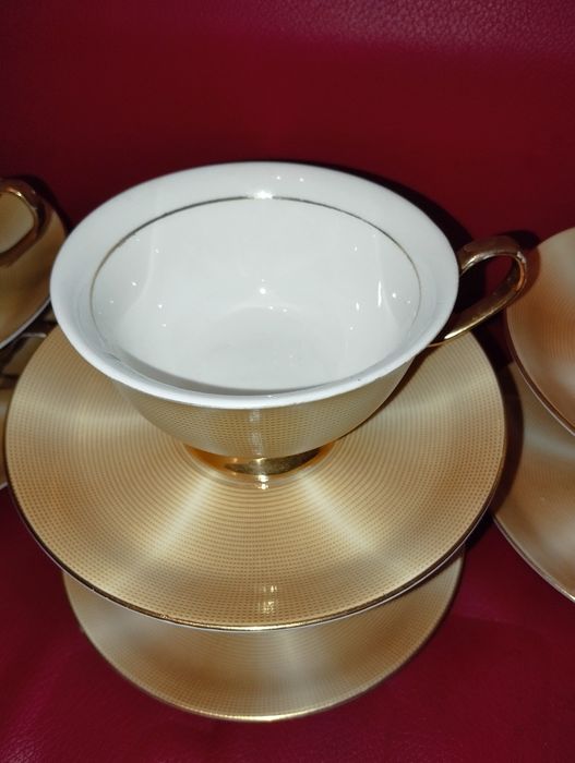 Продам керамічний сервіз с позолотою