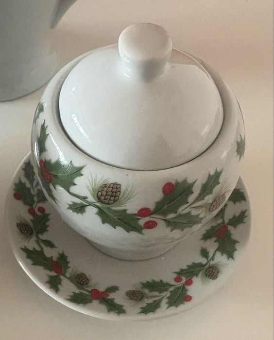 Serviço de café de Natal, quase novo.