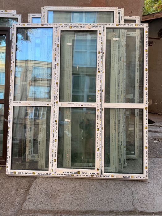 Балконные панорамные блоки разных размеров с новостроя