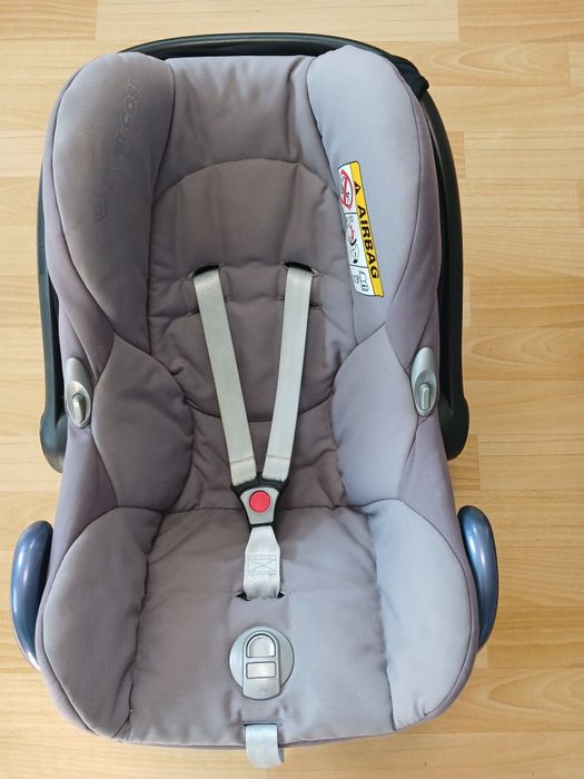 Продам автокрісло з базою maxi-cosi