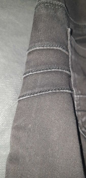 Jeans com fecho lateral