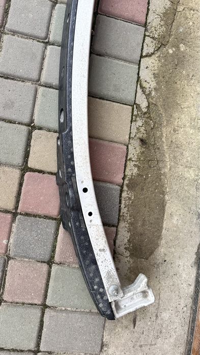 Підсилювач переднього бампера tesla model y з абсорбером