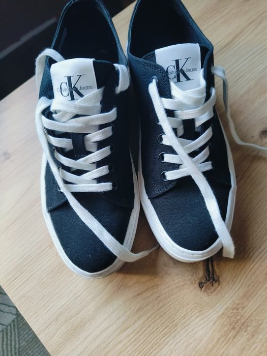 Tenisówki na grubej podeszwie cK