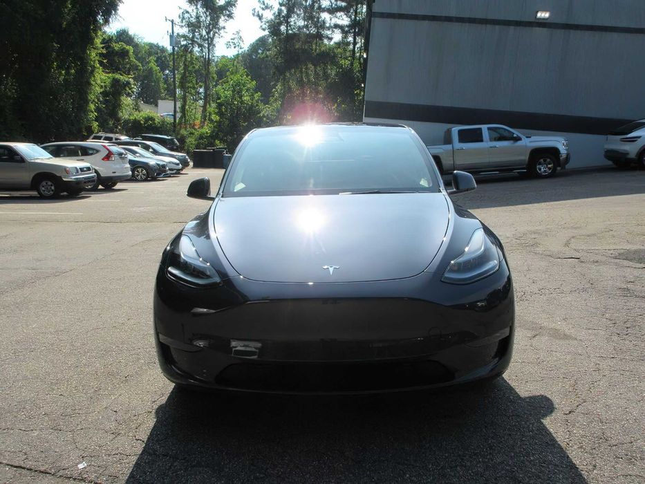 Tesla Model Y Long Range      2025