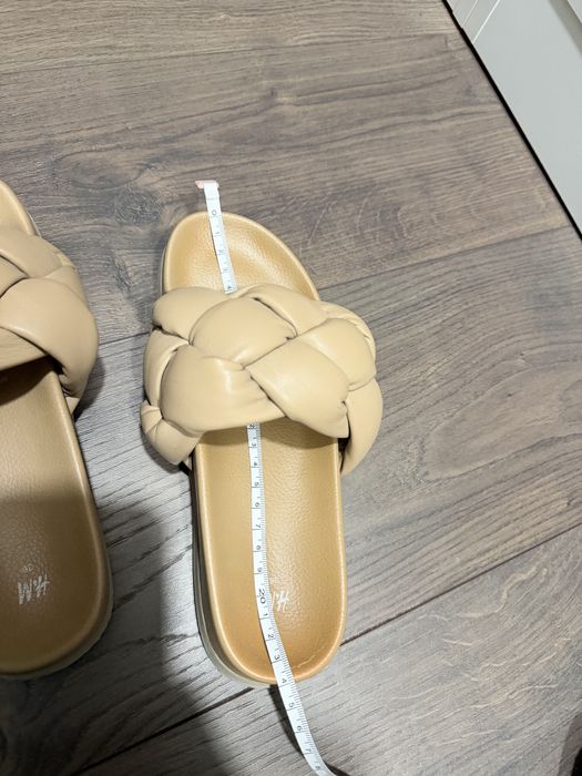 H&M шльопанці , бежевий колір.