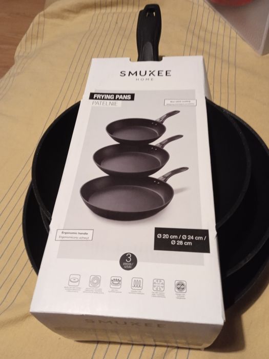 Sprzedażm patelnię 3 sztuki Smukee.