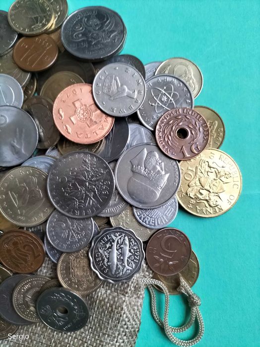 100 moedas diferentes de 40 países. Лот 28