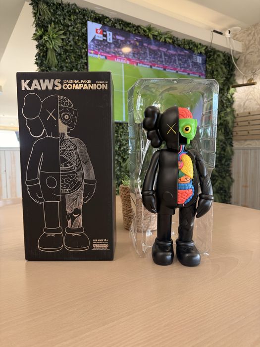 Boneco Kaws 37Cm