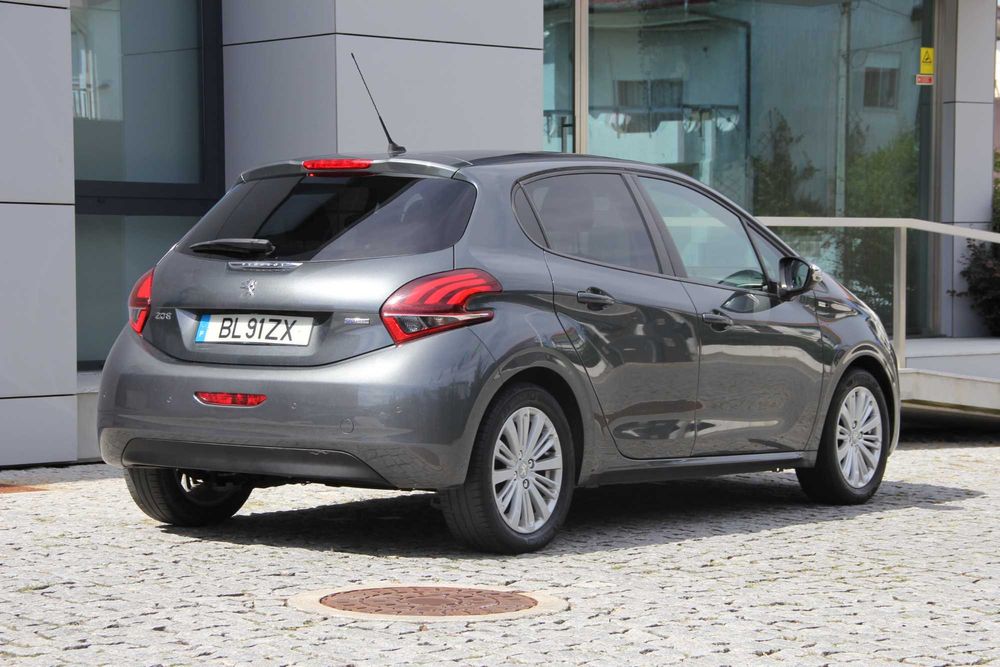 Peugeot 208 1.2 PureTech Style - desde 89€/mês