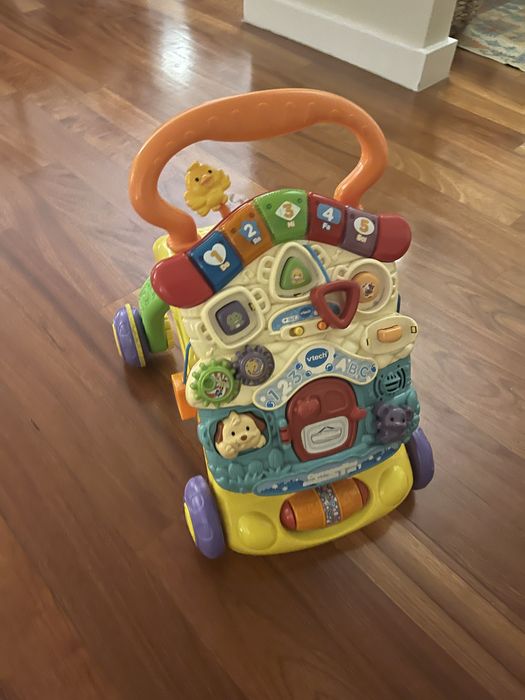 Andarilho para bebé com música