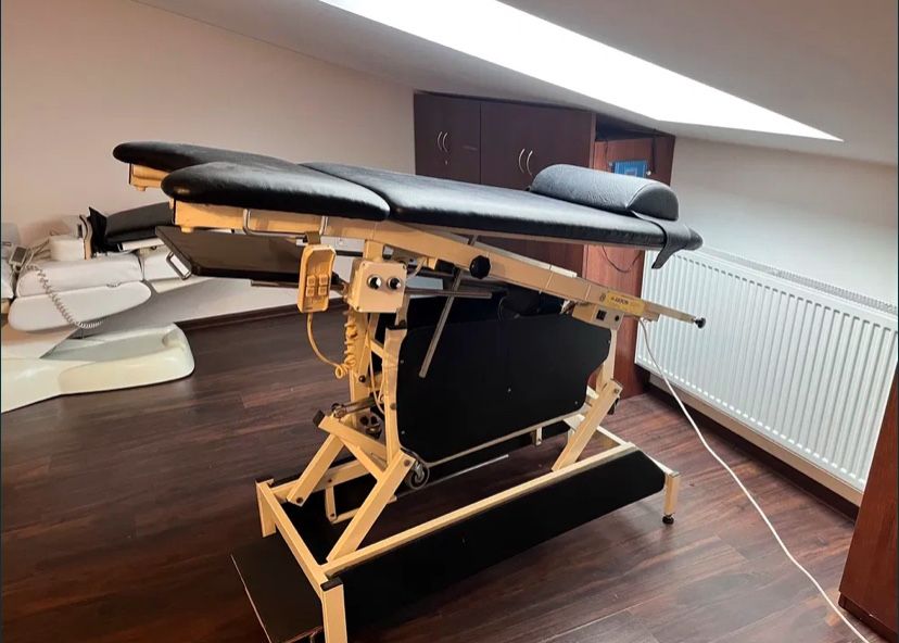 Стіл масажний з елктроприводом масажний кушетка реабілітаційна масаж