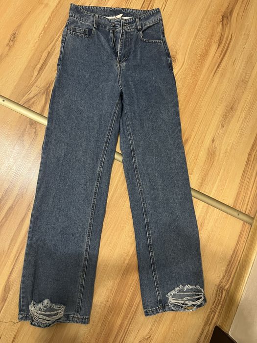 Продам стильні жіночі джинси у відмінному стані.