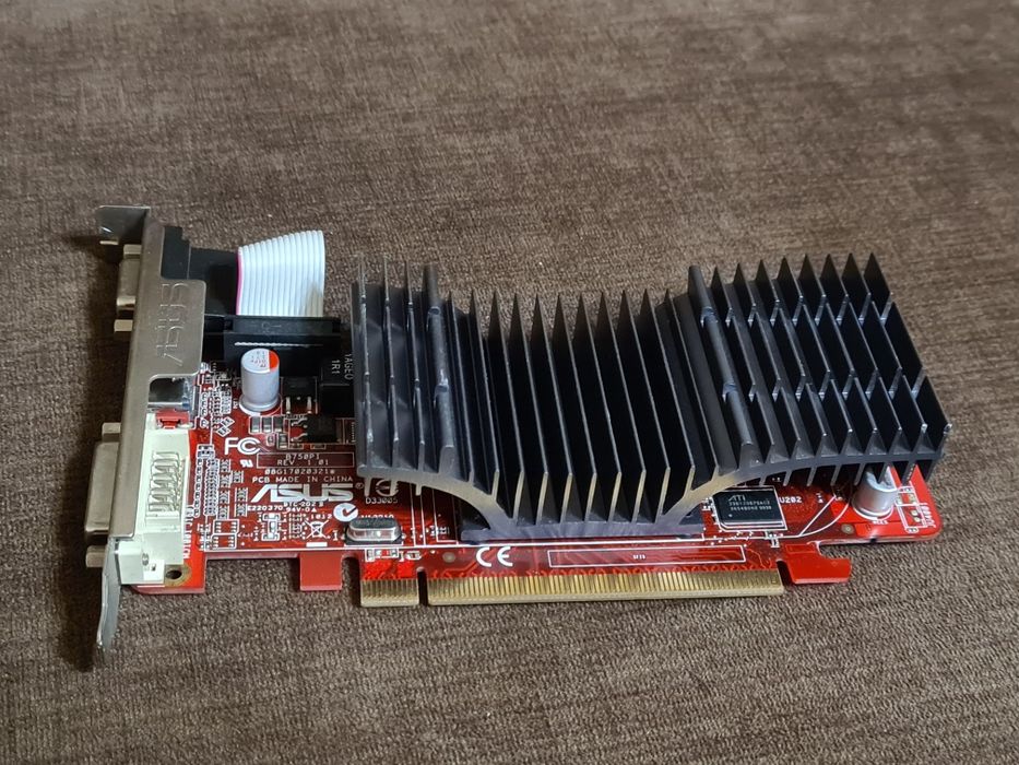 Karta graficzna Asus  HD4350 SILENT Sprawna