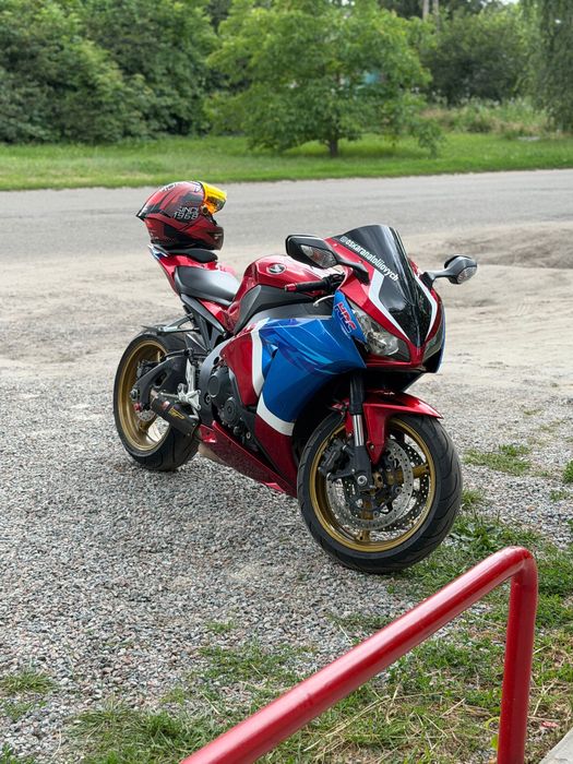 Honda CBR 1000 RR
Fireblade