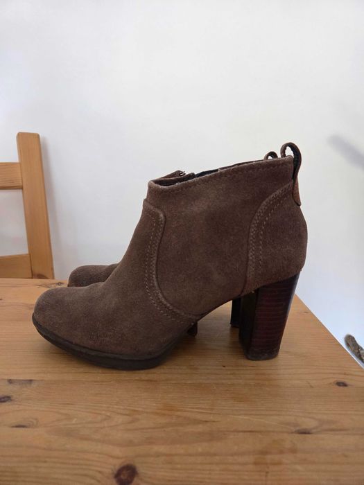 Botins de camurça castanha Tommy Hilfiger, tamanho 37