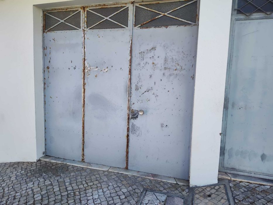 Garagem para Alugar – Pontinha, Famões | 41m² | 450€/mês