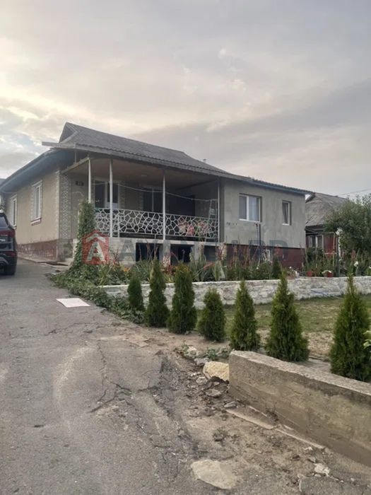 Чудовий будинок, гарна локація