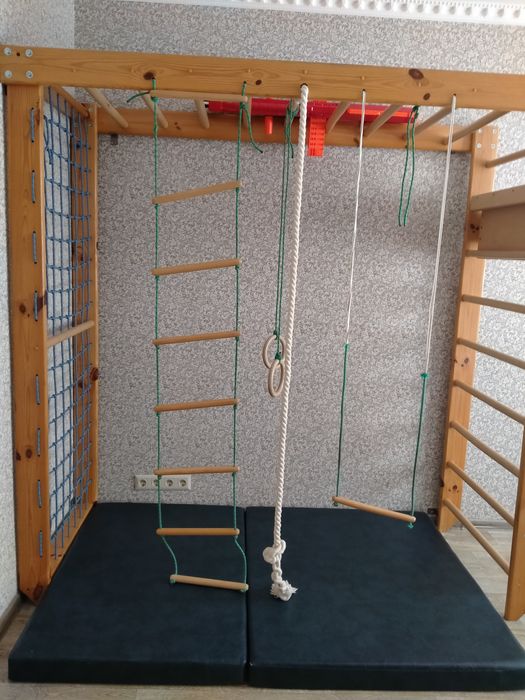 Продам шведскую лестницу+2 мата