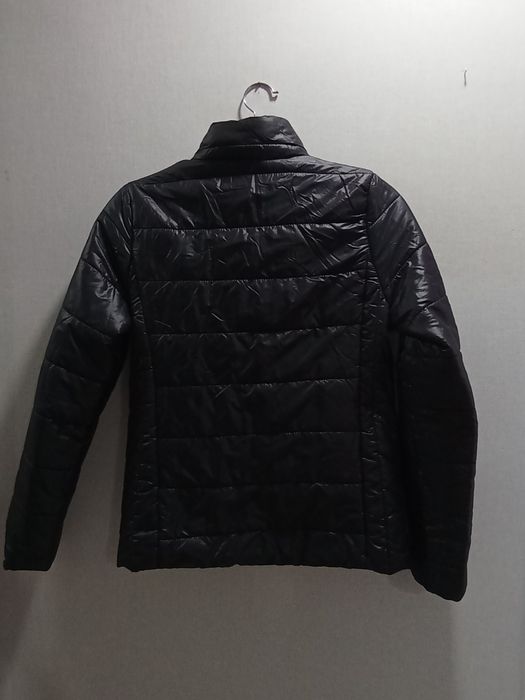 Чорна куртка весна