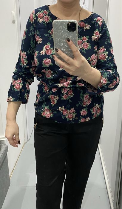 Granatowa bluzka w róże s-m bawełna kate collection kwiaty