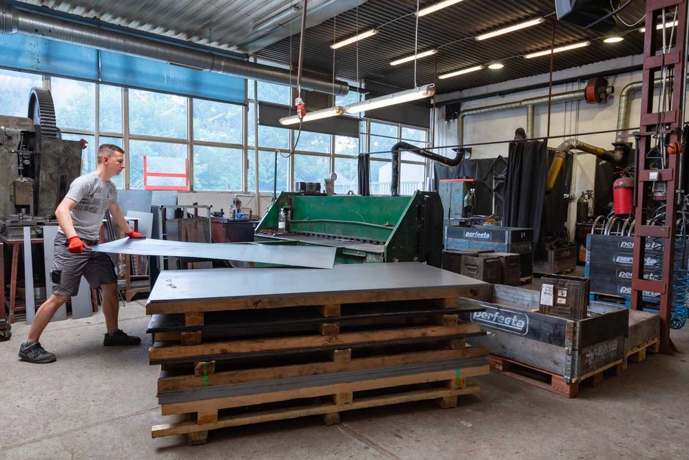 Spawanie stali i aluminium – cięcie i gięcie profili oraz rur