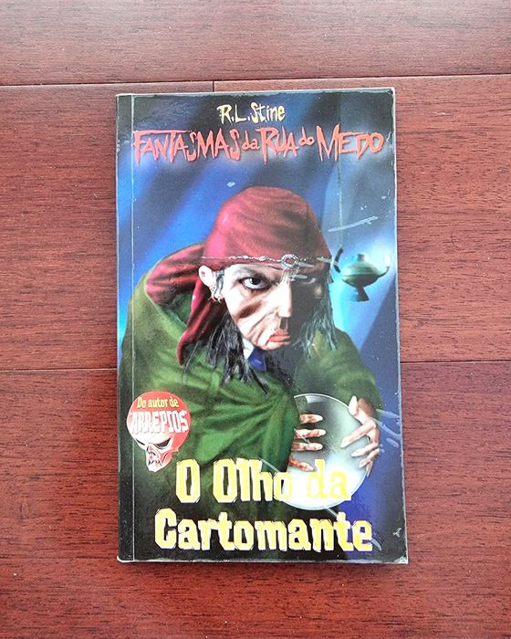 Livro "O Olho da Cartomante" de R. L. Stine