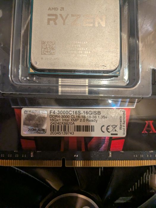 Оперативка DDR4- 3000
