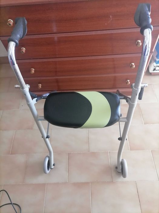 Andarilho para idosos para passeios