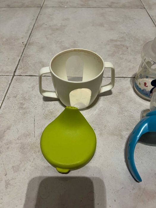 Conjunto de Biberões e copos de transição