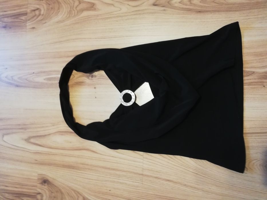 Koszulka z wycięciem