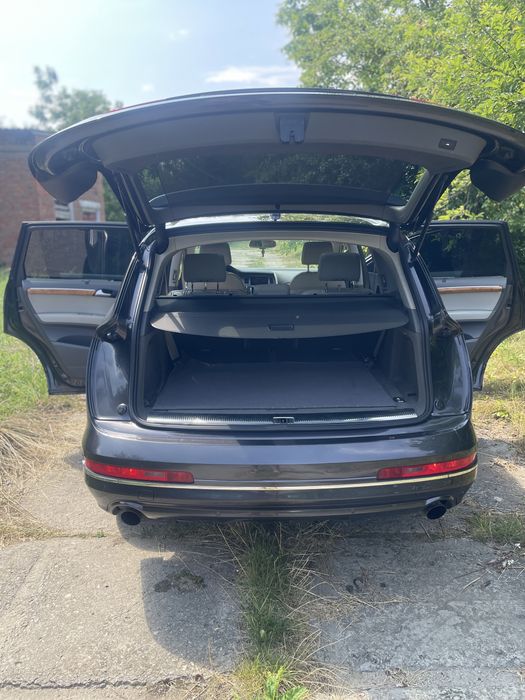 Власний сімейний автомобіль АУДІ Q 7