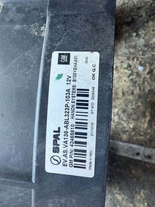 Радіатор кондиціонера вентилятор дифузор Chevrolet Bolt EV 17-21