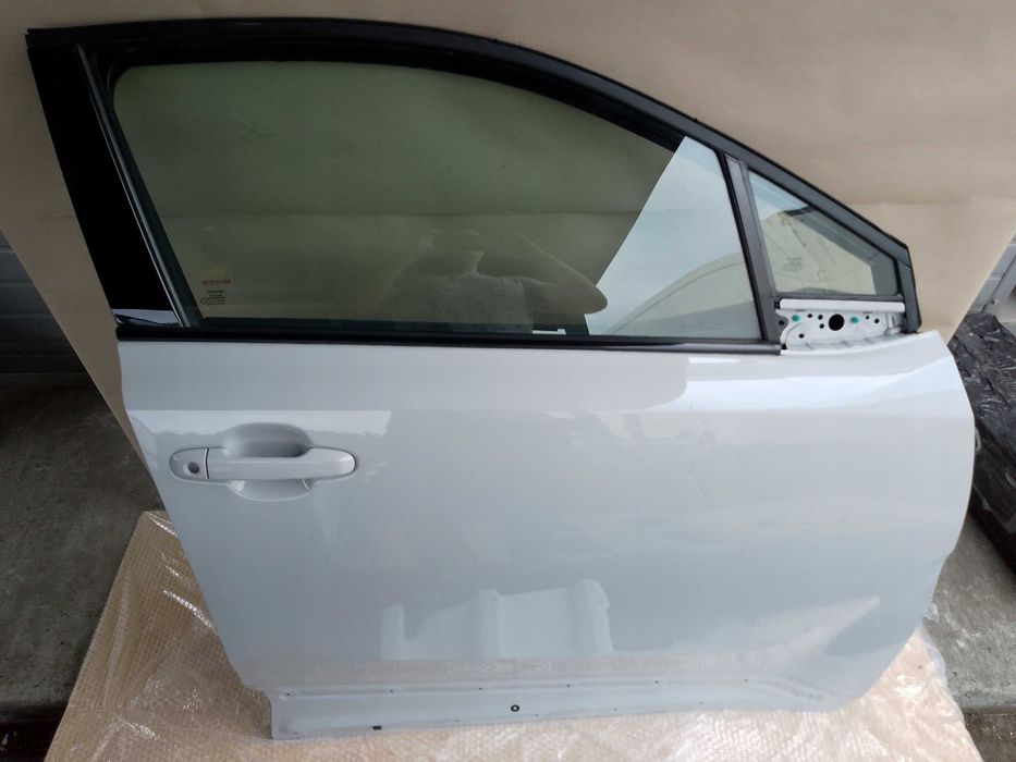 toyota chr двері тойота цхр