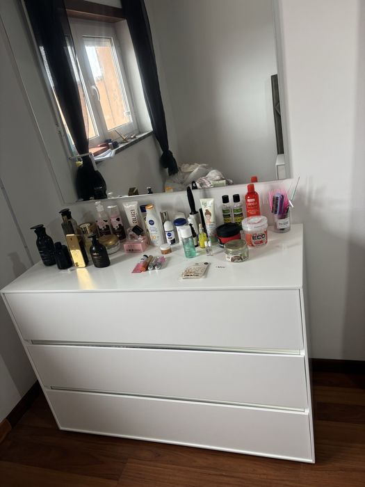 Cama+colchão+cabeceira e espelho